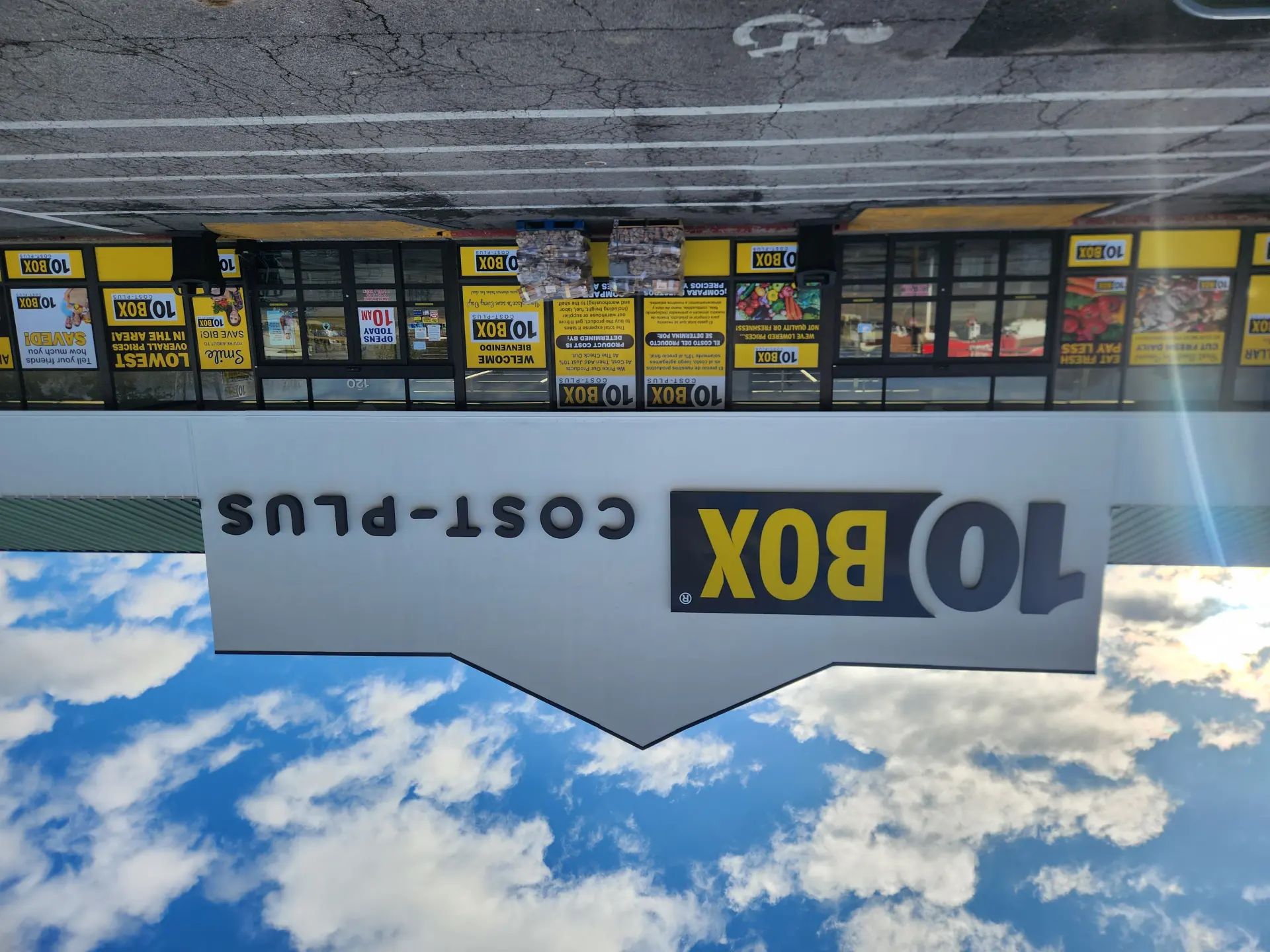 10Box Cost-Plus store in Van Buren, Arkansas